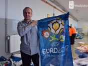 Firma z Wodzisawia szyje flagi na Euro 2012